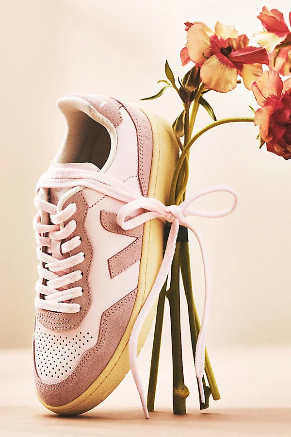 V-90 Sneakers