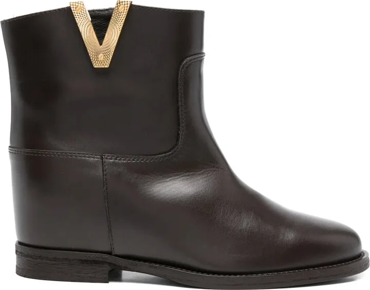 V-Detail Leather Boots