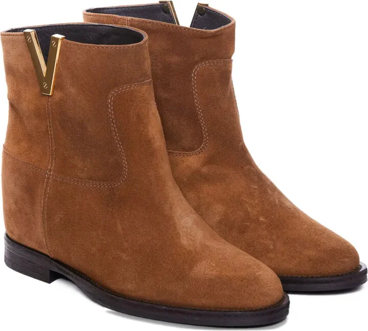V-detail suede boots - Image 2