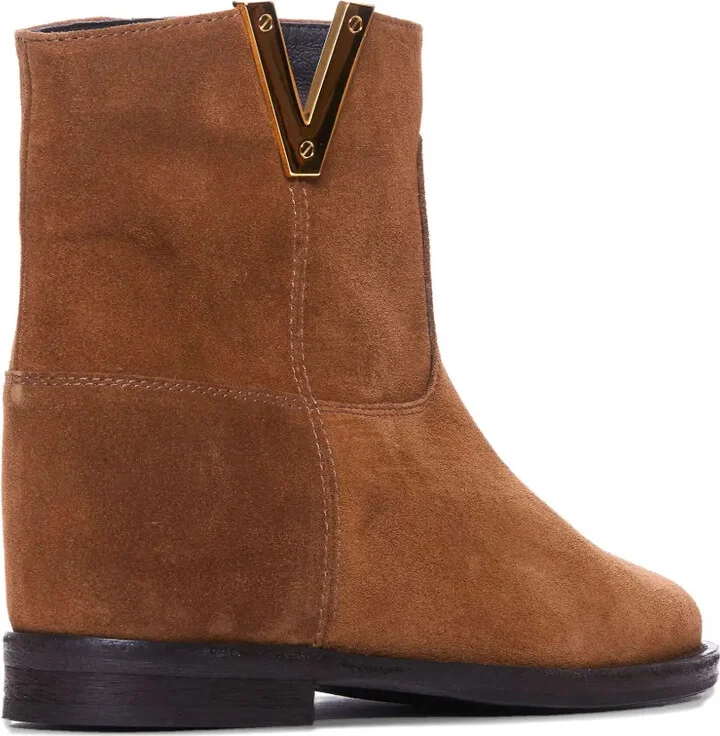 V-detail suede boots - Image 4