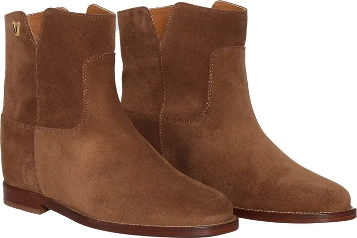 V Logo Boots - Image 2