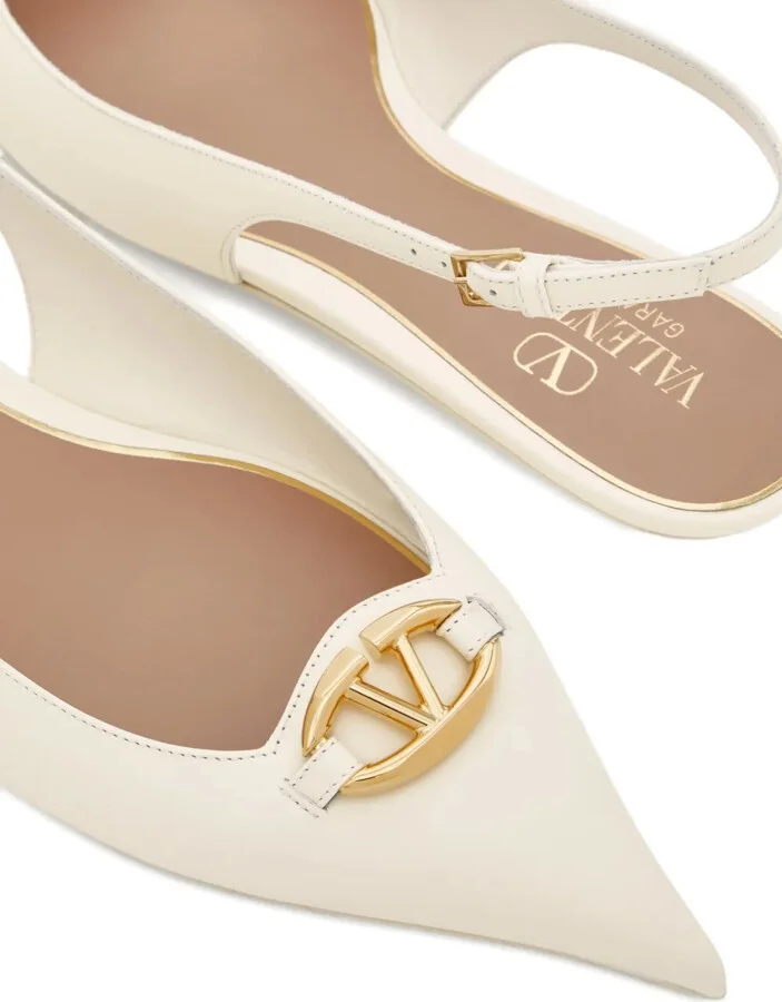 V-plaque leather pumps - Image 5
