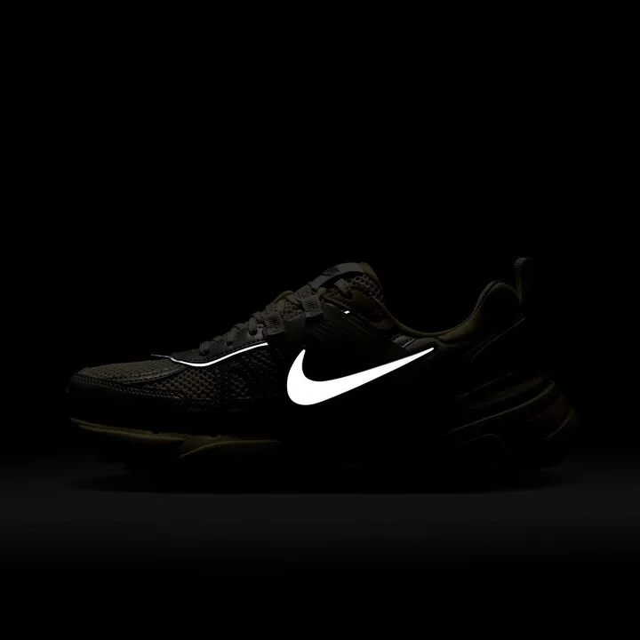 V2K Run Sneaker - Image 9