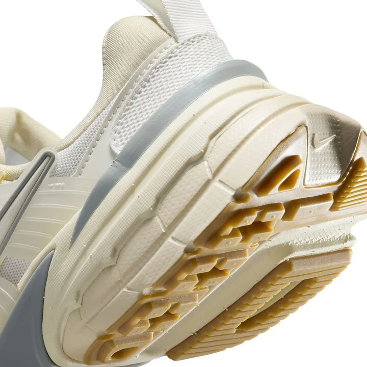 V2K Run Sneaker - Image 11