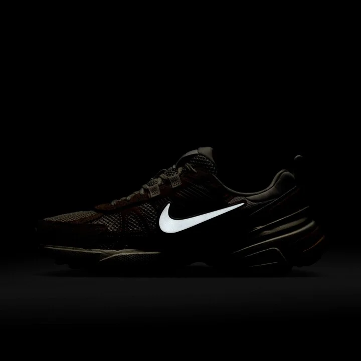 V2K Run Sneaker - Image 9
