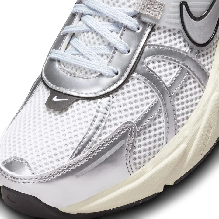 V2K Run Sneaker - Image 11