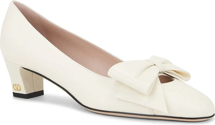 Valentino Garavani Bowow Pump in Ivory - Image 2