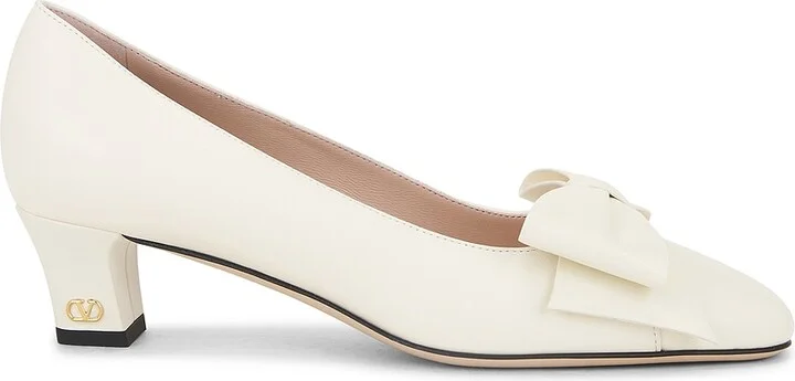 Valentino Garavani Bowow Pump in Ivory