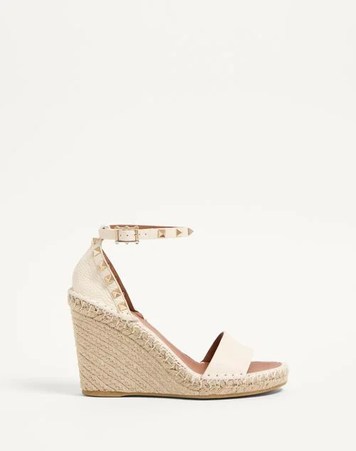Valentino Garavani DOUBLE ROCKSTUD GRAINY CALFSKIN WEDGE SANDAL 105 MM