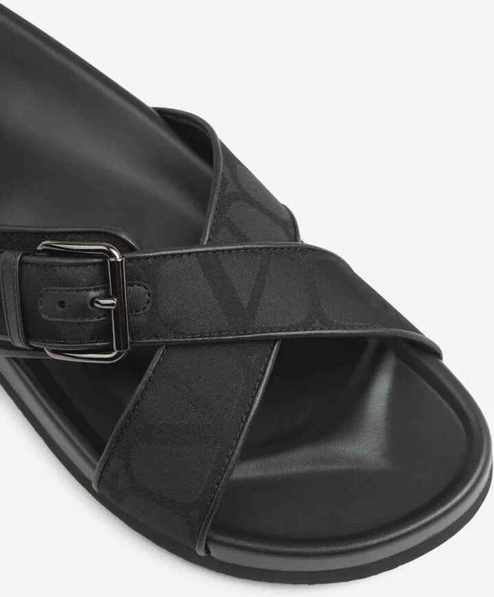 Valentino Garavani Logo Print Flip Flops - Image 6