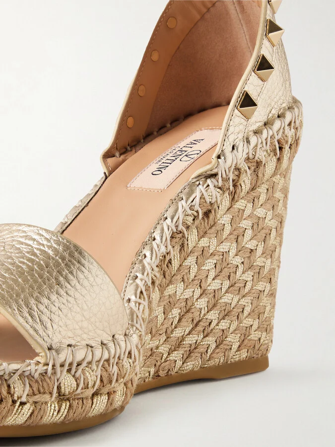 Valentino Garavani - Rockstud 105 Metallic Textured-leather Espadrille Wedge Sandals - Gold - Image 4