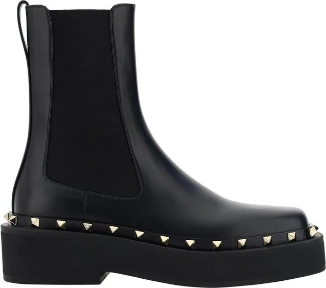 Valentino Garavani Rockstud Round Toe Boots