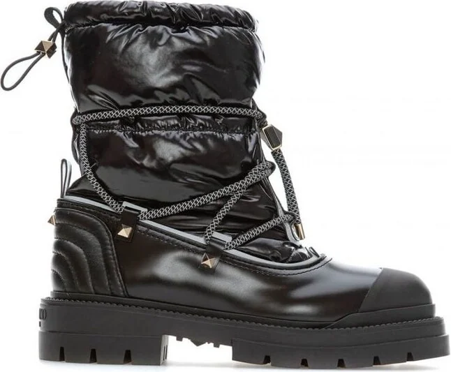 Valentino Garavani Rockstud Round Toe Lace-Up Boots