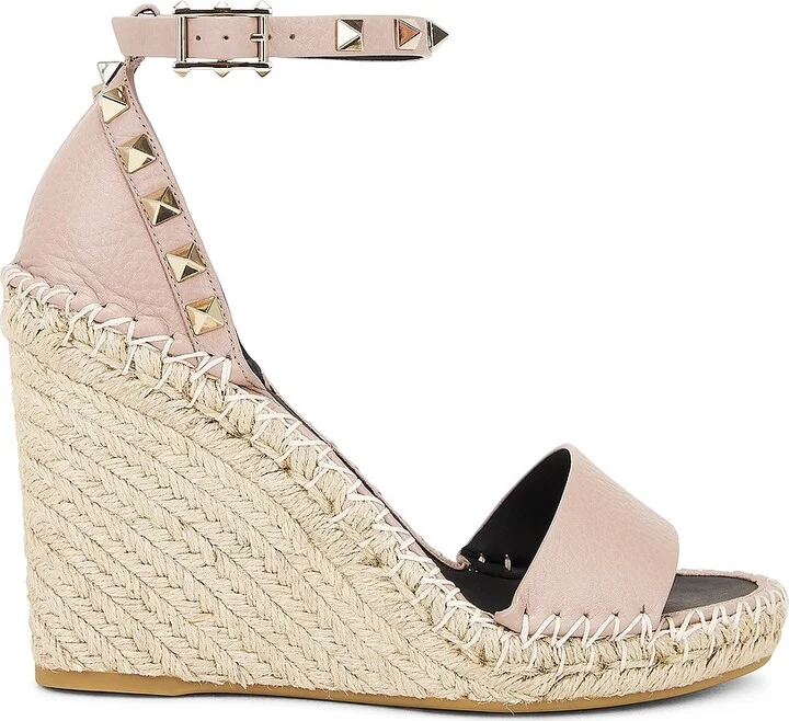 Valentino Garavani Rockstud Wedge Espadrillas in Nude