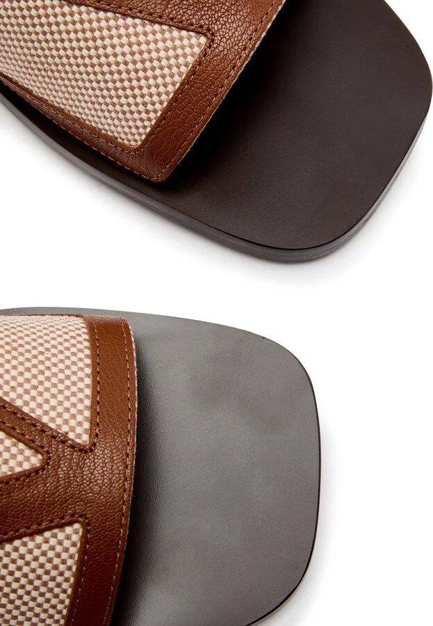 Valentino Garavani Viva Vlogo Leather Sliders - Image 3