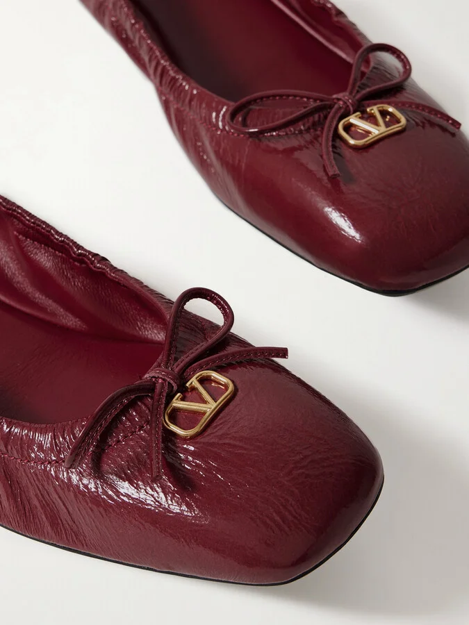 Valentino Garavani - Vlogo Bow-embellished Crinkled Patent-leather Ballet Flats - Red - Image 4