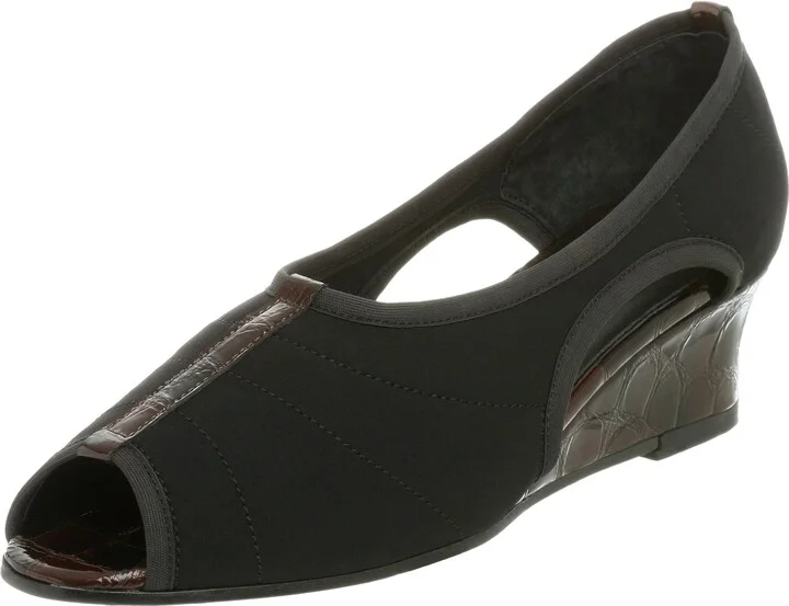 VANELi Women's Bernadea Wedge Pump