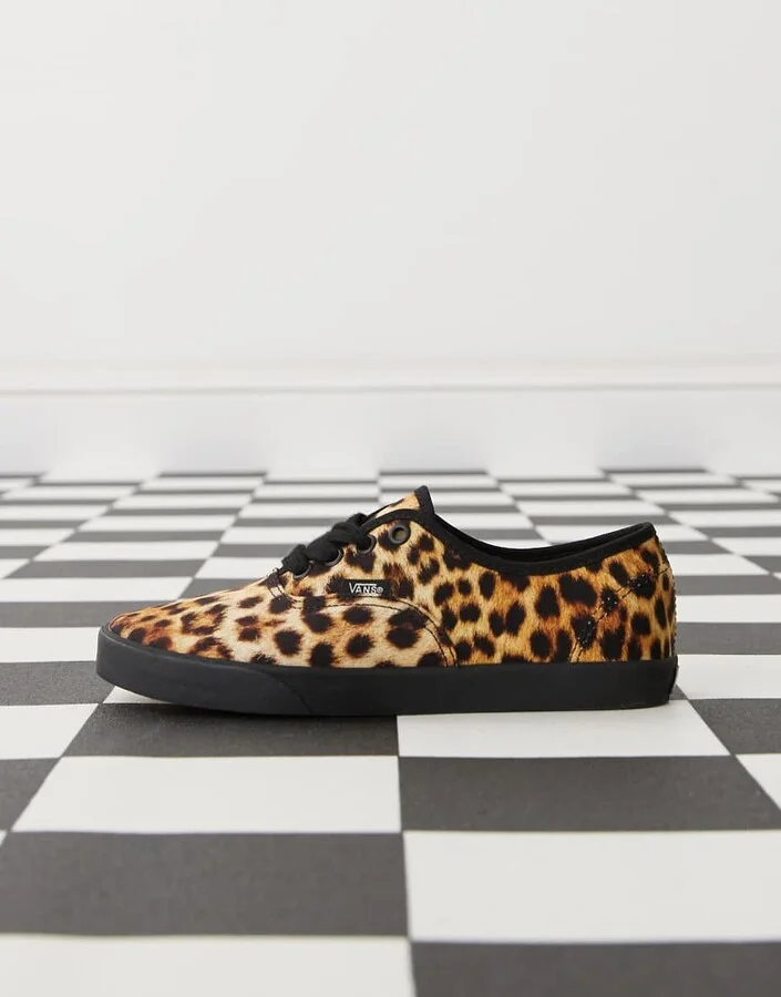 Vans Authentic Lowpro sneakers in leopard print - Image 2
