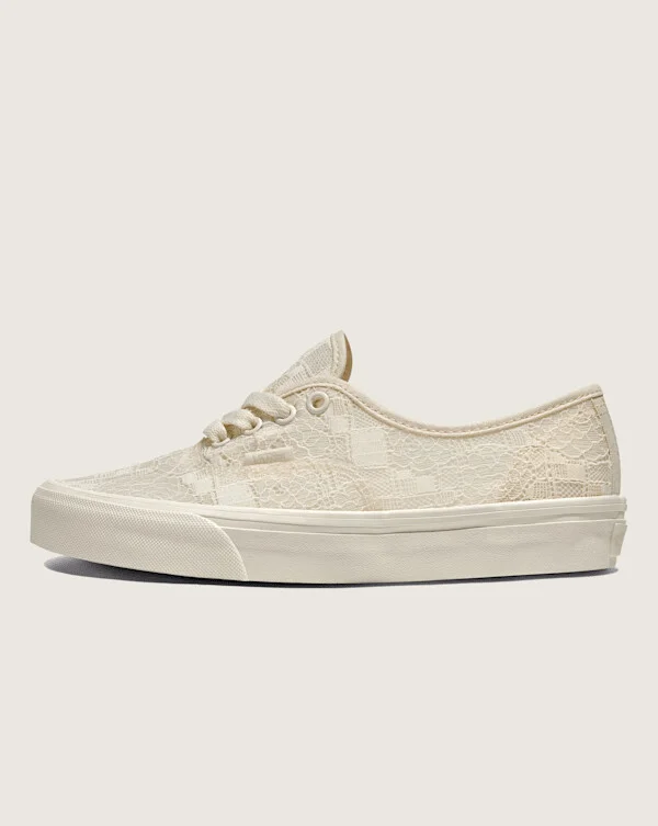 Vans Authentic Shoes (Marshmallow White) - 3.5 Boys / 5.0 Women