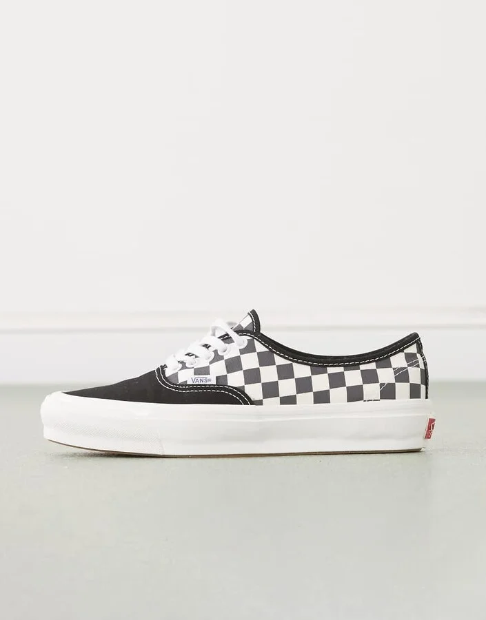 Vans Authentic sneakers in black and white checkerboard - Image 2