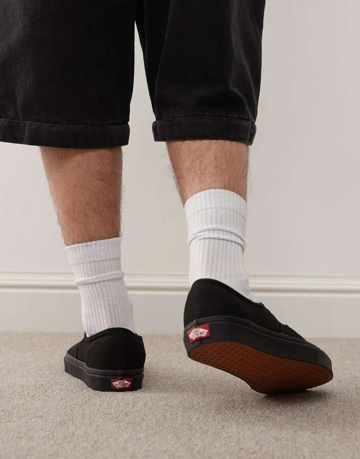 Vans Authentic sneakers in triple black - Image 2