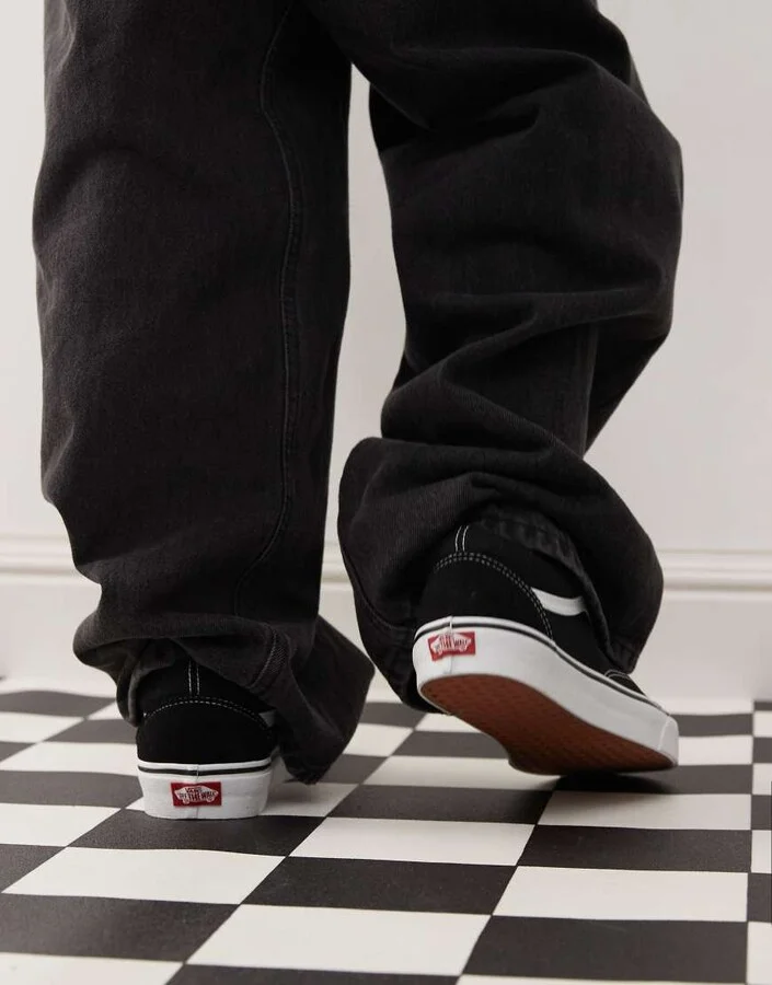 Vans Classic Old Skool sneakers in black and white - Image 3