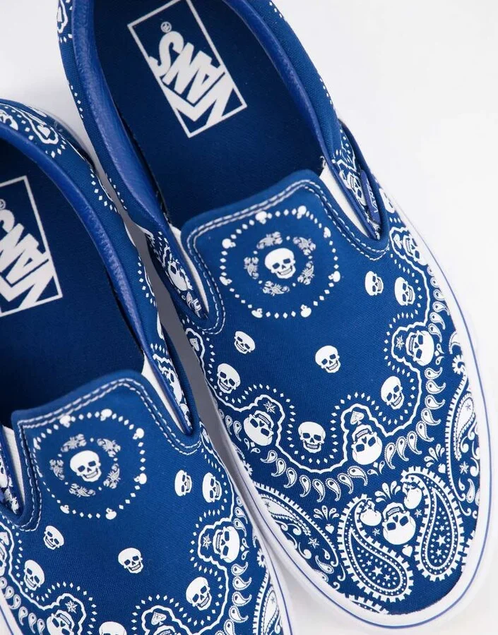 Vans Classic Slip-on Bandana sneakers in blue - Image 2