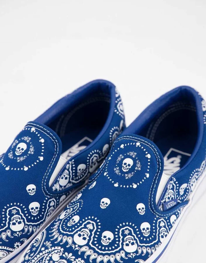 Vans Classic Slip-on Bandana sneakers in blue - Image 3