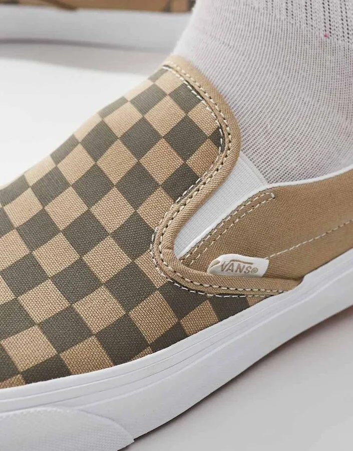 Vans Classic Slip-on sneakers in beige checkerboard print - Image 4