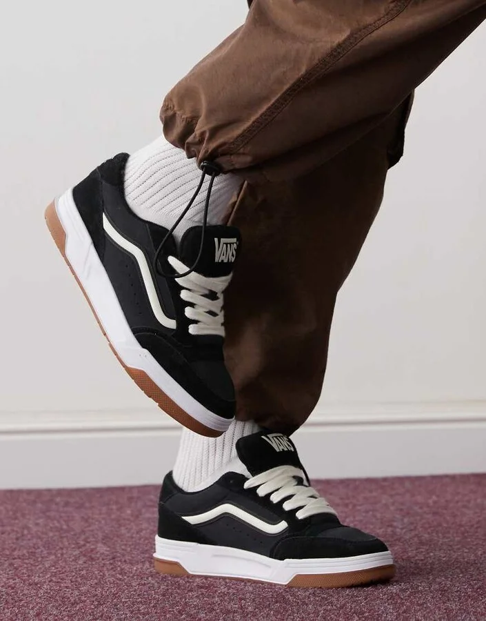Vans Hylane sneakers in nineties black