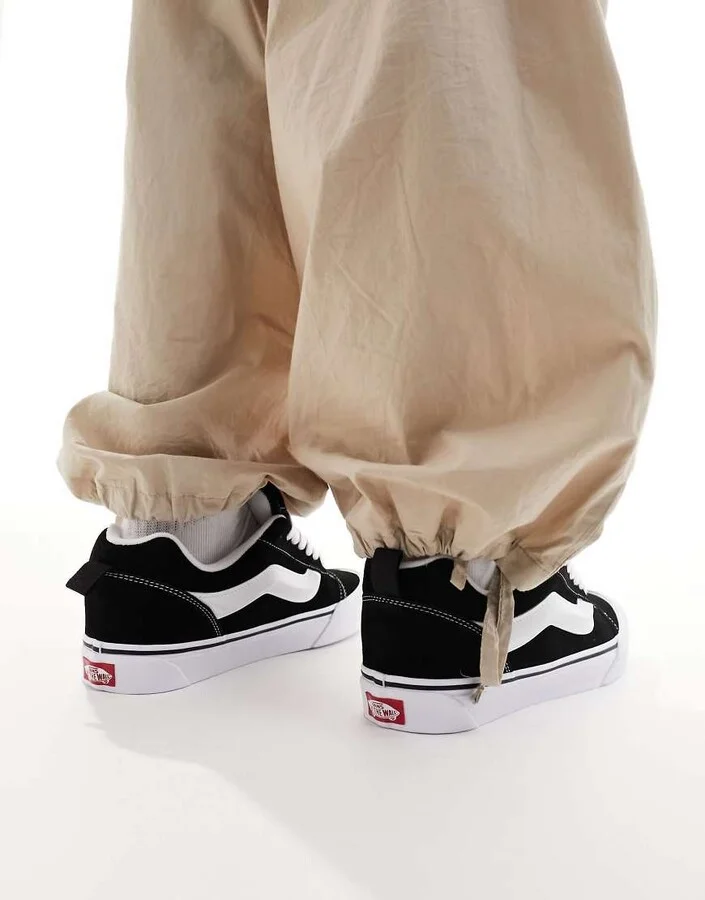 Vans Knu Skool sneakers in black and white - Image 4