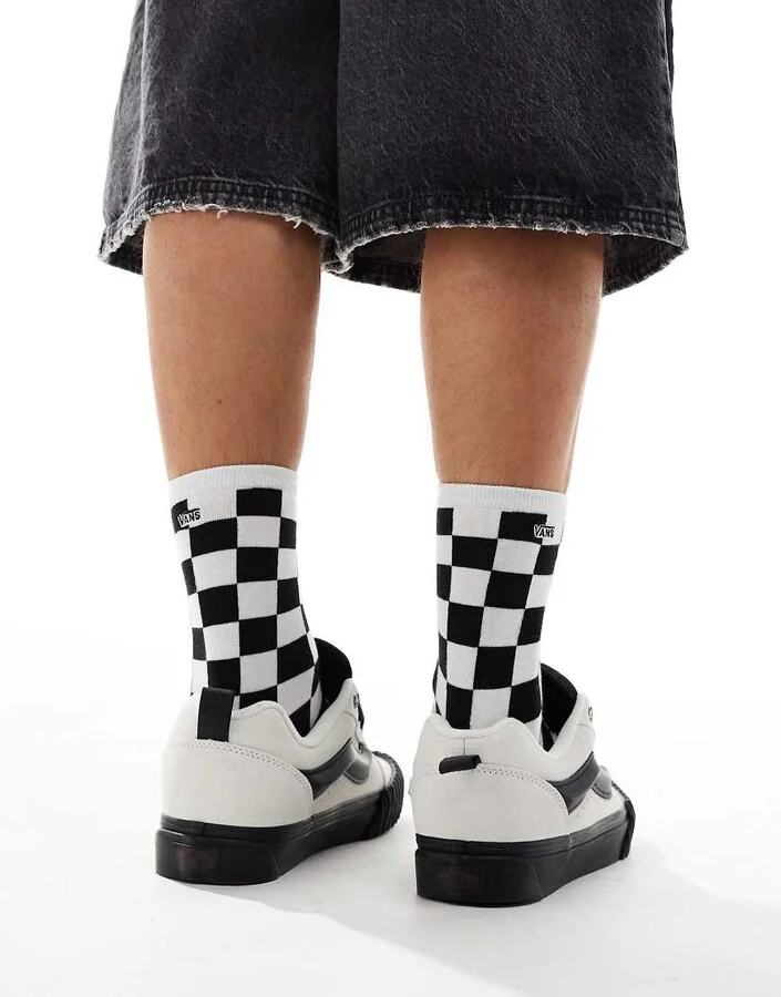 Vans Knu Skool sneakers in off-white and black - Image 3