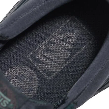 Vans MTE Ultrarange Neo VR3 Shoe - Image 2