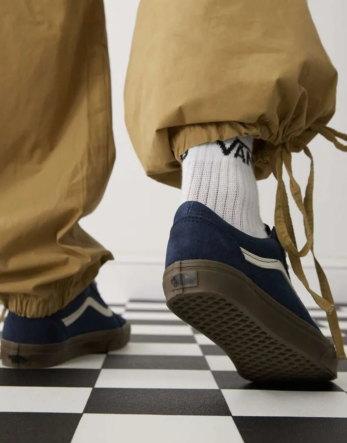 Vans Old Skool heavy canvas sneakers in two tone navy with gum sole - Image 2