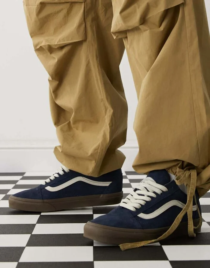 Vans Old Skool heavy canvas sneakers in two tone navy with gum sole - Image 3