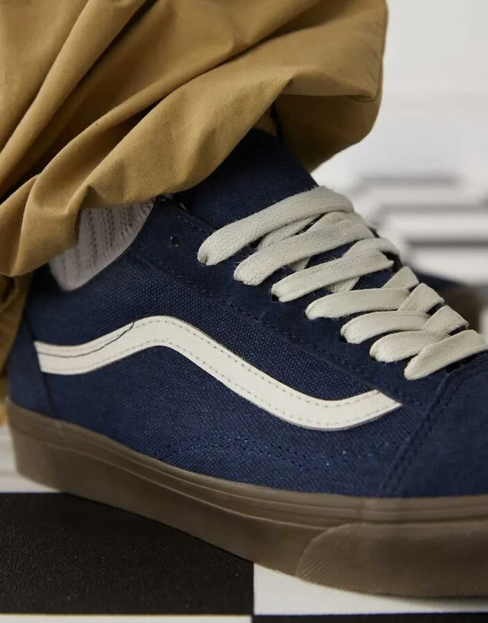 Vans Old Skool heavy canvas sneakers in two tone navy with gum sole - Image 4