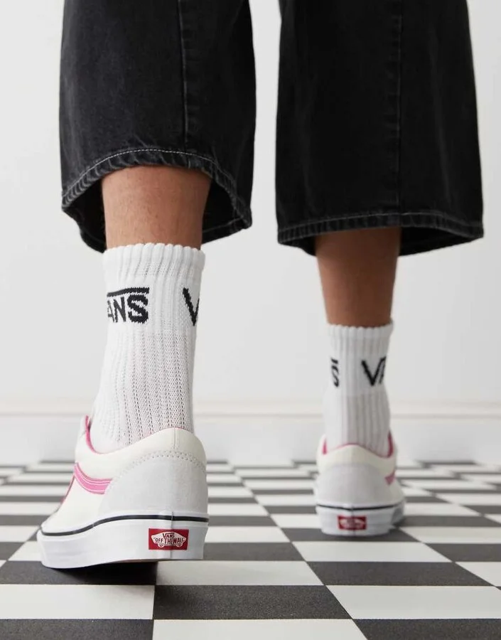 Vans Old Skool sneakers in white with pink detail - Image 2