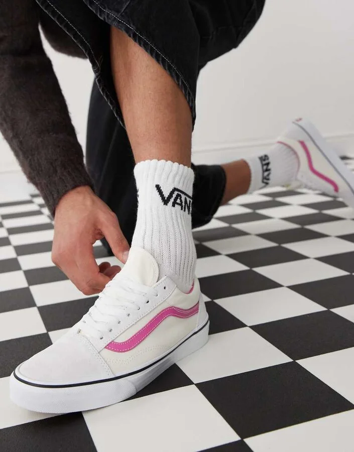 Vans Old Skool sneakers in white with pink detail - Image 4