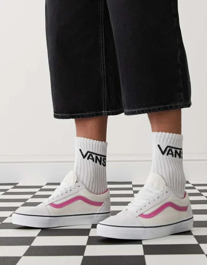 Vans Old Skool sneakers in white with pink detail