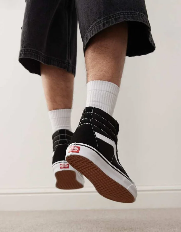 Vans SK8-Hi sneakers in black - Image 2