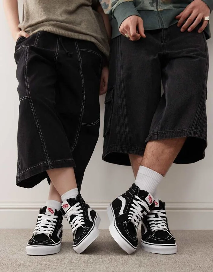 Vans SK8-Hi sneakers in black - Image 3