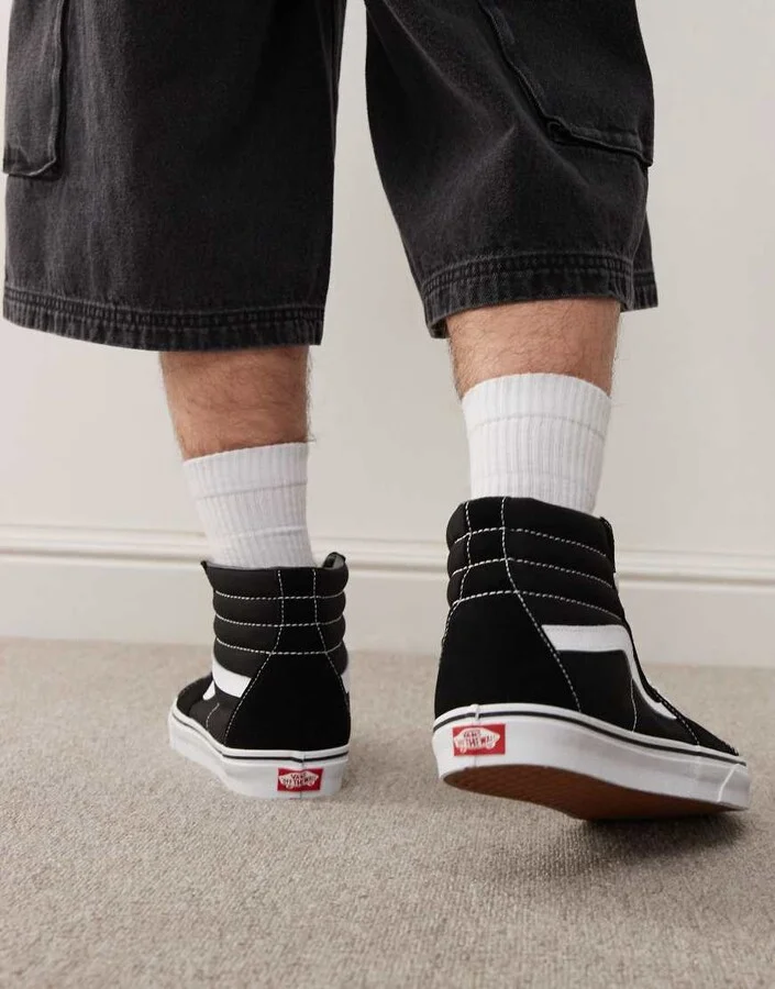 Vans SK8-Hi sneakers in black - Image 4