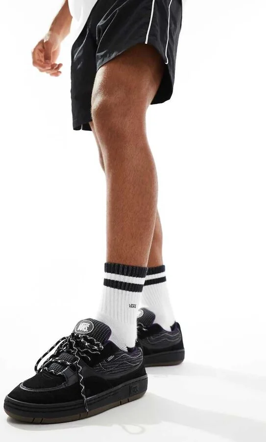Vans Speed sneakers with purple details in black
