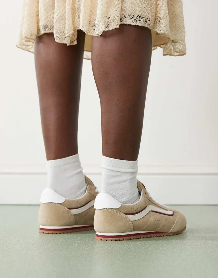 Vans Super Lowpro sneakers in beige and white - Image 4