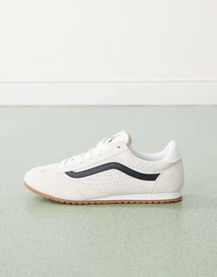Vans Super Lowpro sneakers in white and black - Image 2