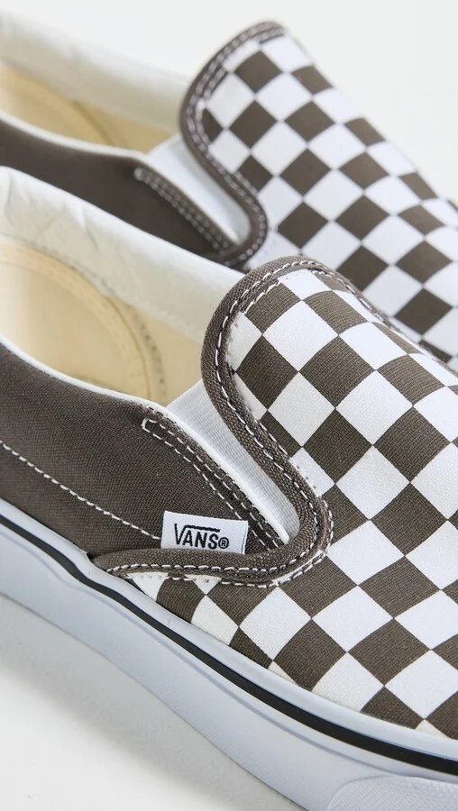 Vans U Classic Slip-On Sneakers - Image 2