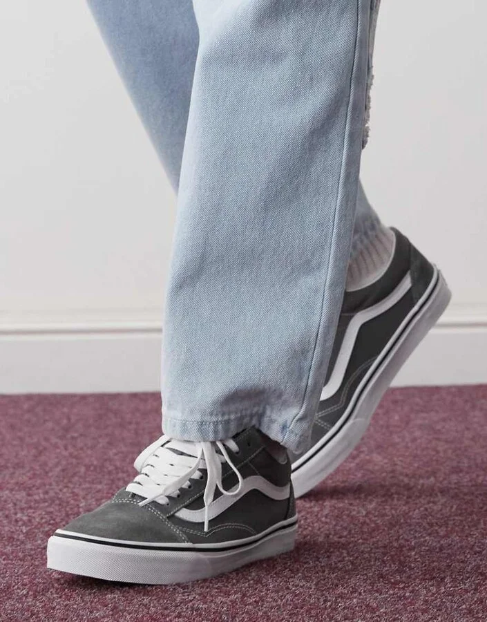 Vans UA Old Skool sneakers in gray and white - Image 4
