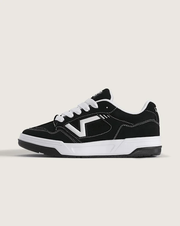 Vans Upland Shoes (Black / True White) - 3.5 Boys 5.0 Women