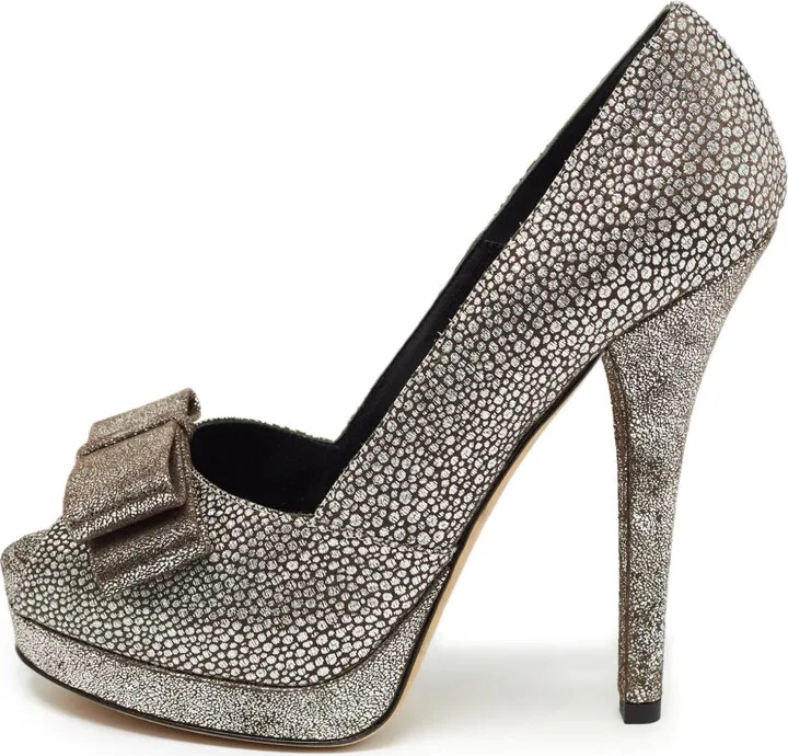 Vara-bow pumps