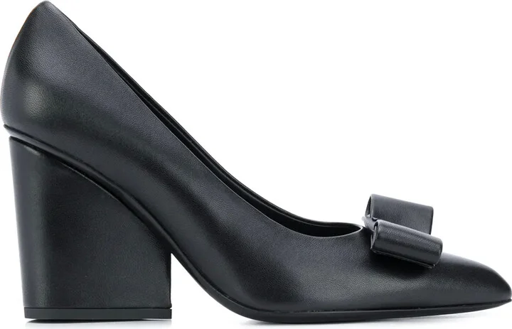 Vara bow pumps